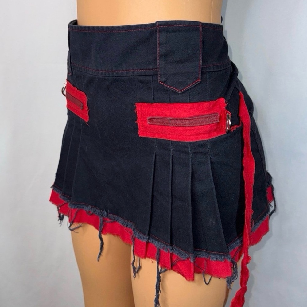 Stylish Black and Red Mini Skirt